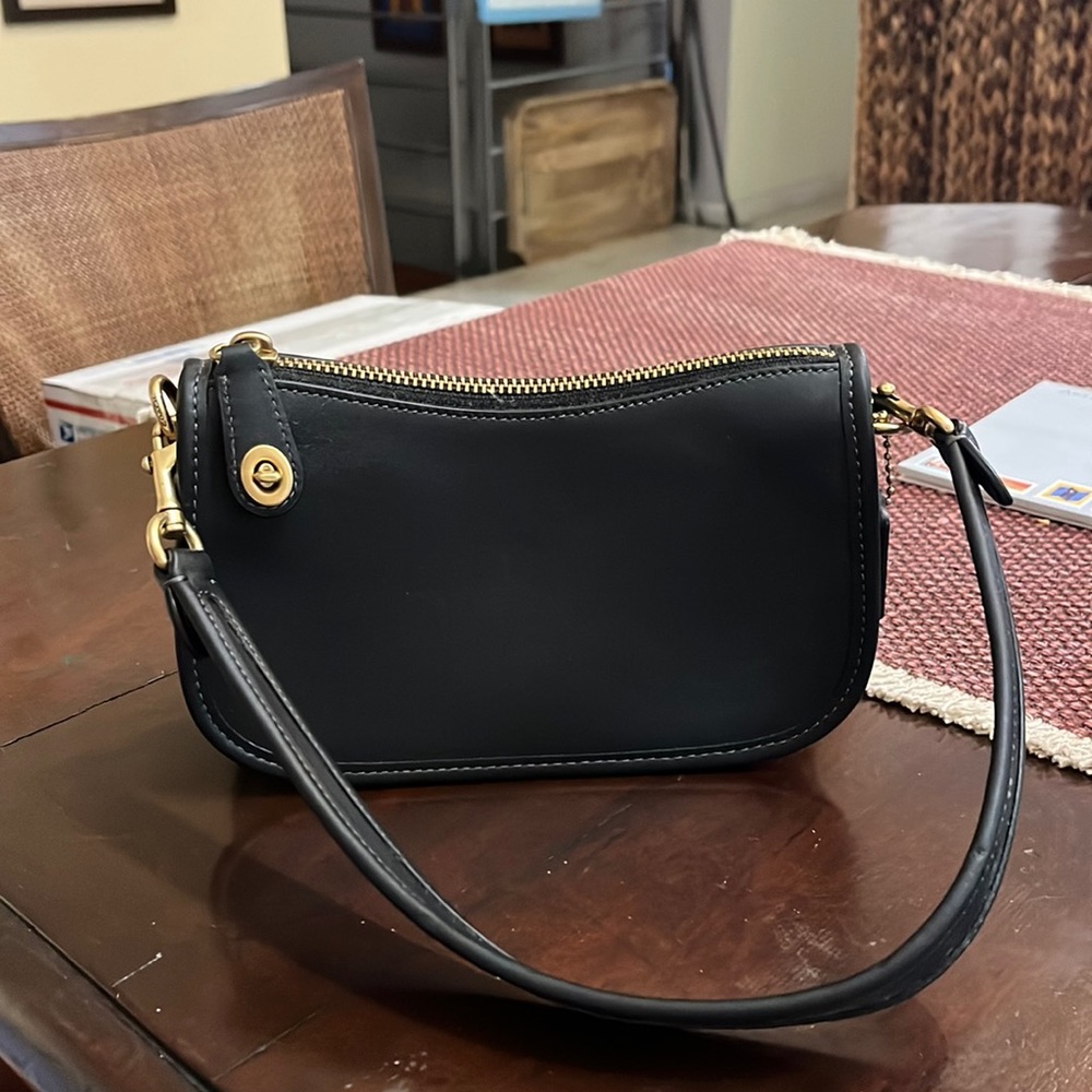 Coach Swinger 20 in black